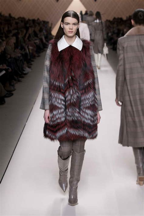 fendi autunno inverno 2018 2019|fendi furs.